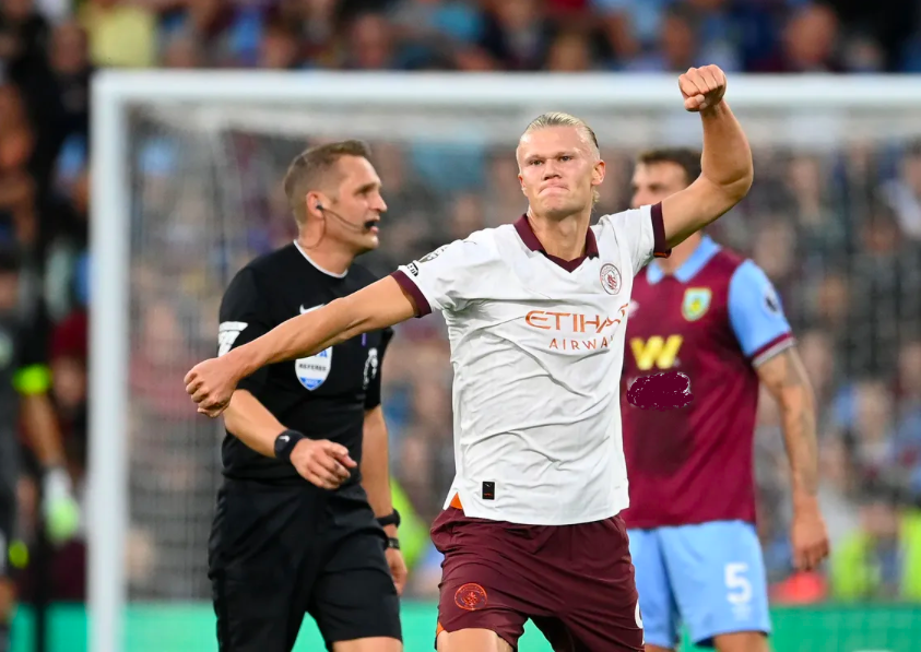  哈兰德双响助曼城 三球完胜切尔西登顶  