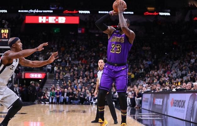  布伦森末节连得八分，尼克斯逆转步行者守住季后赛名额